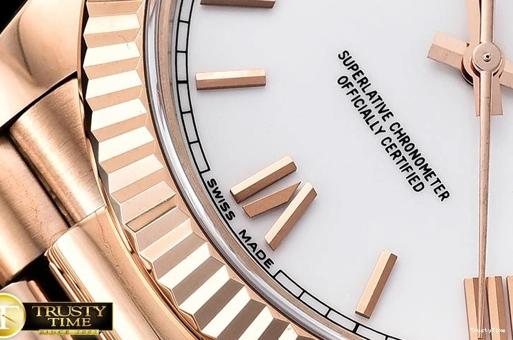 1230 RDD0218A – DayDate 40mm Casual 690